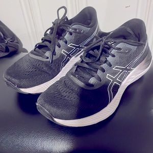 women’s running sneakers ASICS size 8